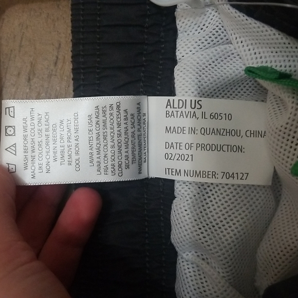 Boys 2t Swim Trunks With Dinosaur Print NWOT - Picture 3 of 9